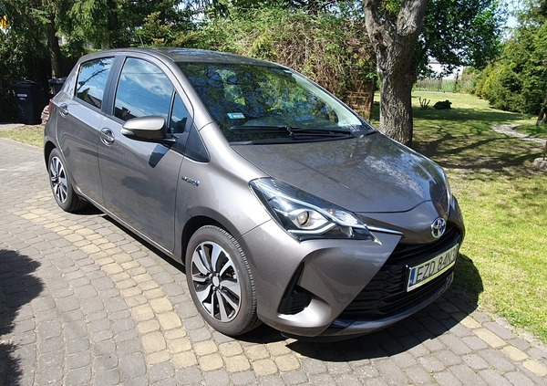 Toyota Yaris cena 63500 przebieg: 16873, rok produkcji 2018 z Niepołomice małe 154